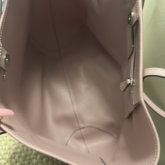 Coach tore - Picture 2 of 2